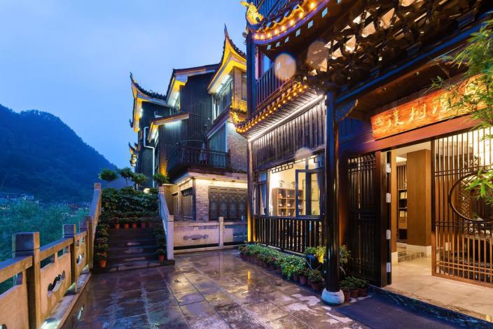 凤凰素履莲花·璞树漫居江景度假民宿