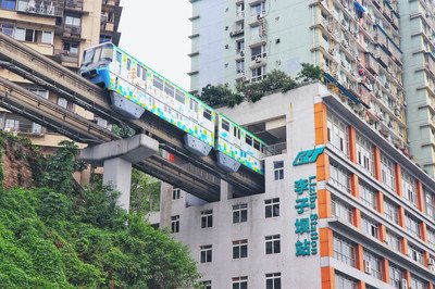 李子坝轻轨穿楼 (2).jpg